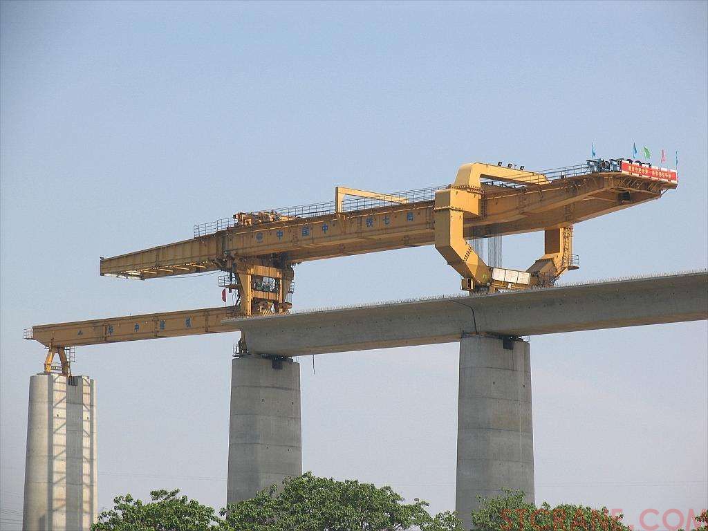 中铁、中国建筑1200吨架桥机和提梁机项目